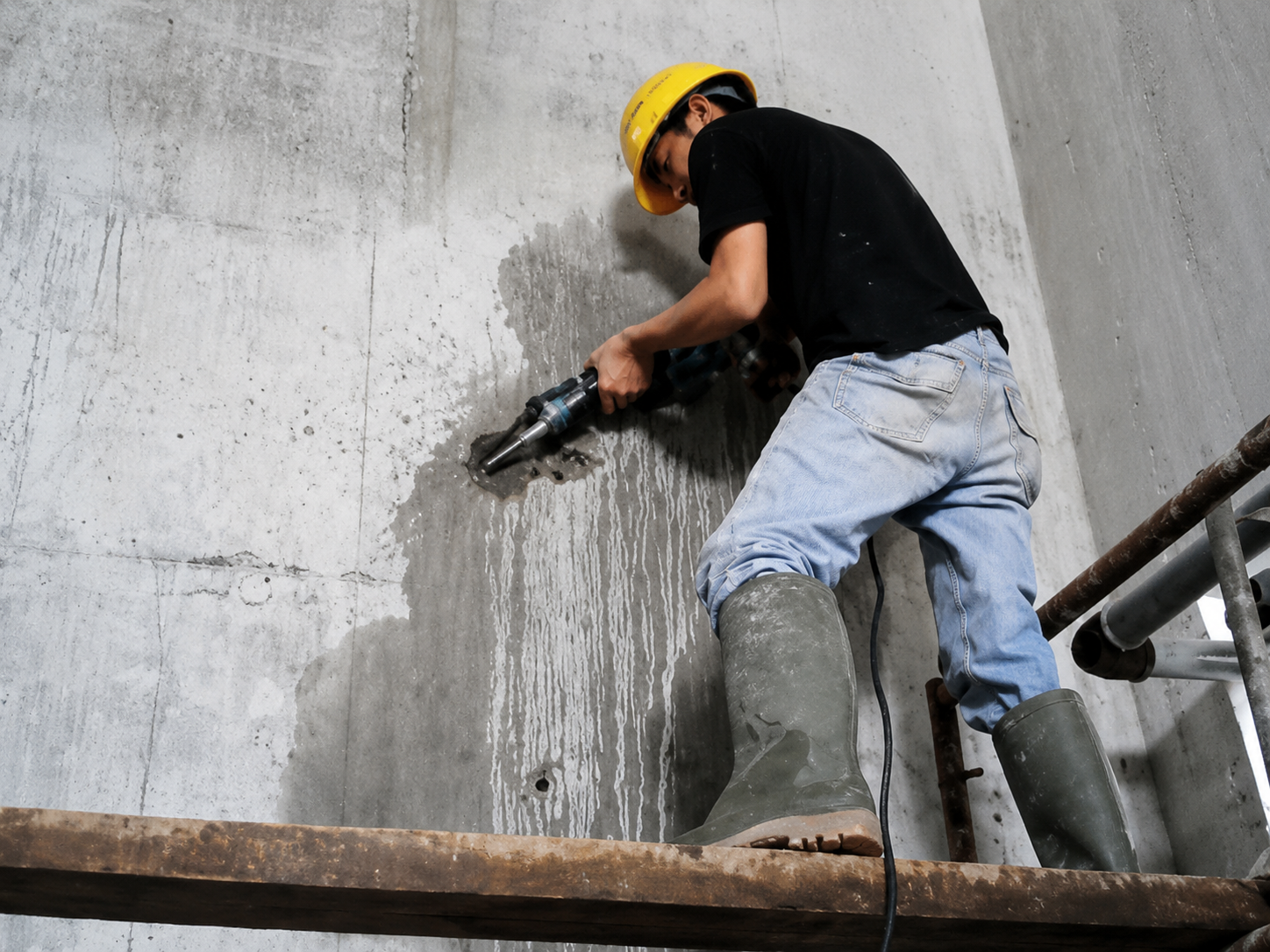 Jasa Waterproofing injeksi beton retak beton rembes bangunan dak beton suntik beton
